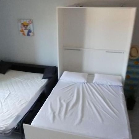 Studio 150M De La Plage La Seyne-sur-Mer Bagian luar foto