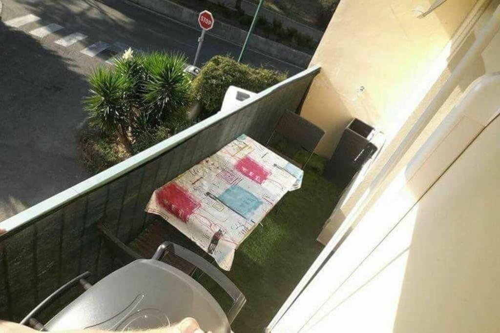 Studio 150M De La Plage La Seyne-sur-Mer Bagian luar foto